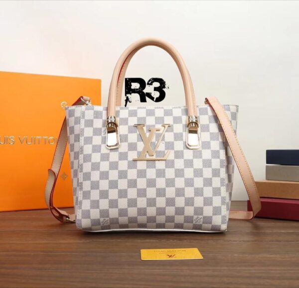 LOUIS VUITTON Superb quality and very stylish Handbag White